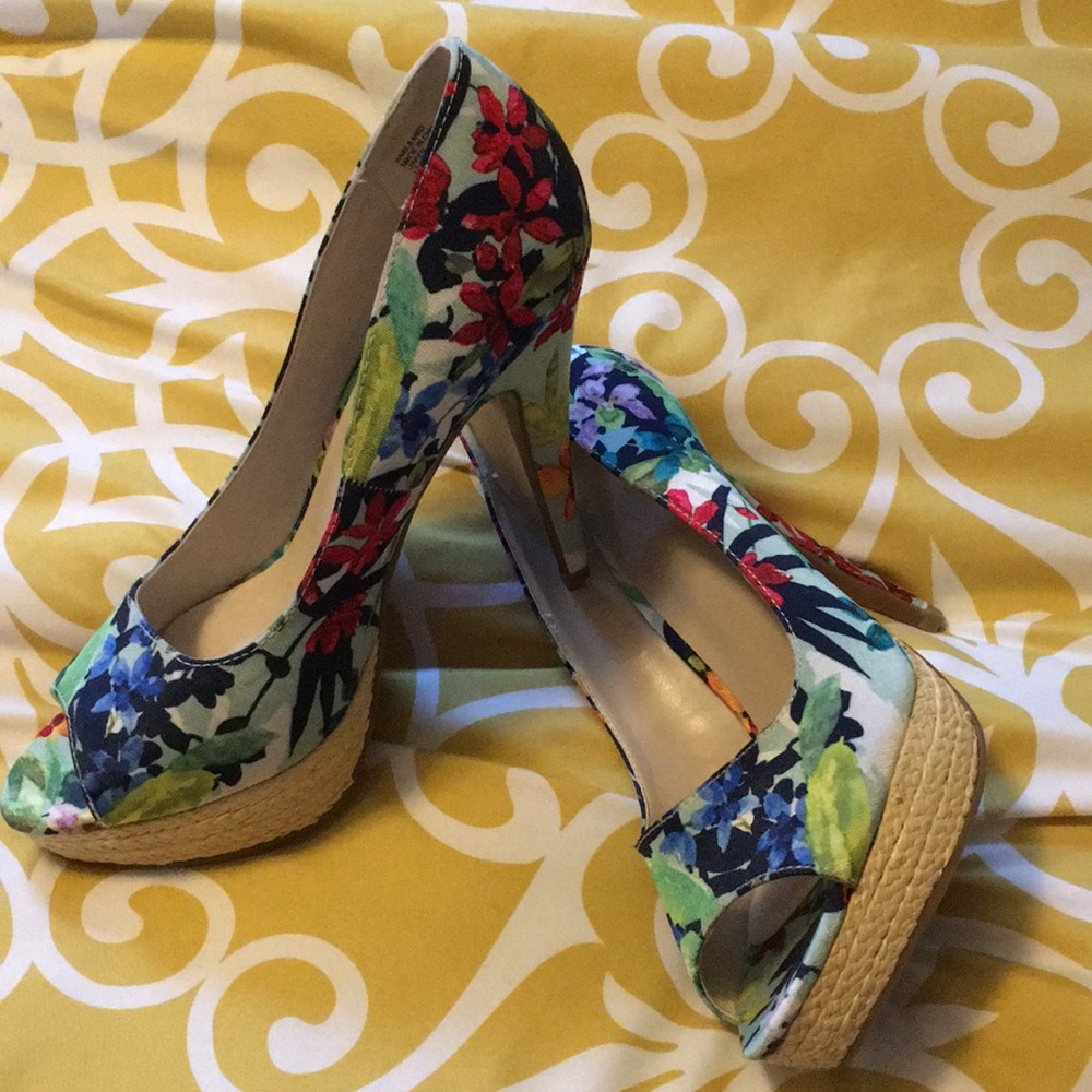 NEW apt 9 heels. Never worn